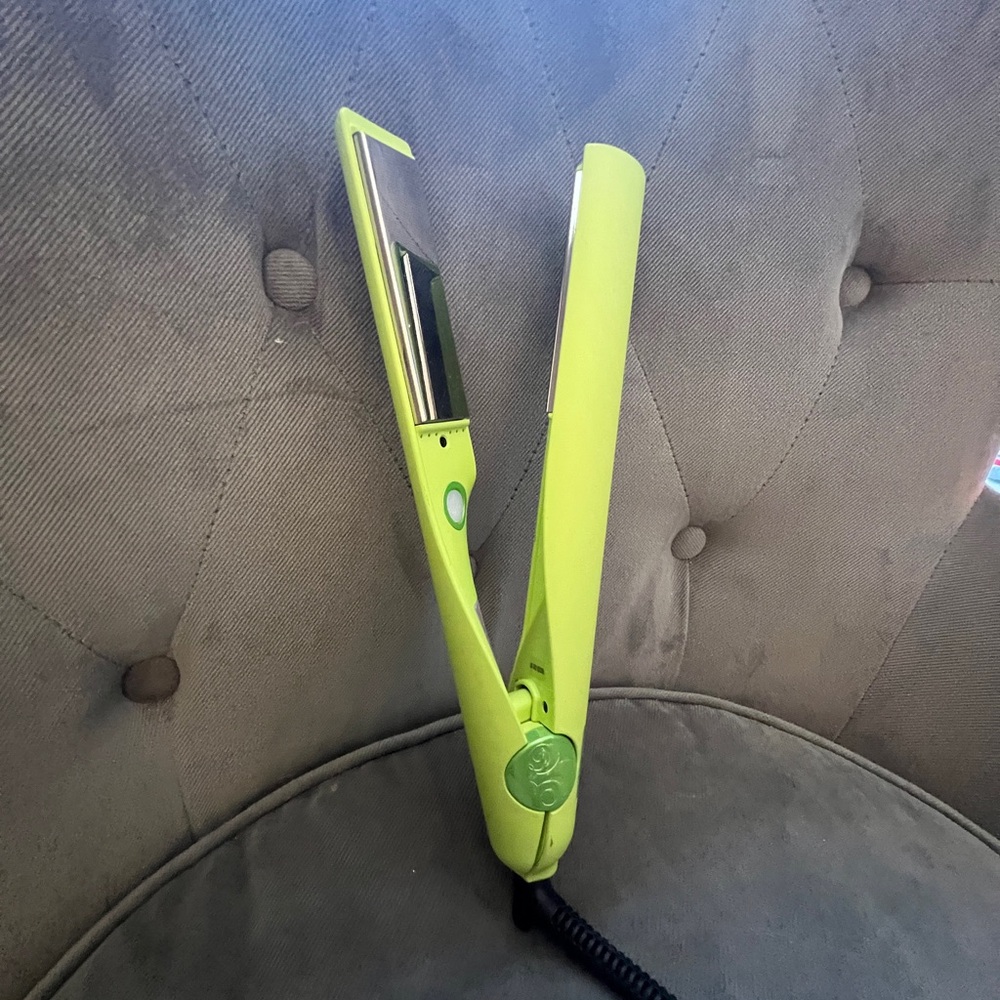 TYME Hair Tool in Vibrant Green
